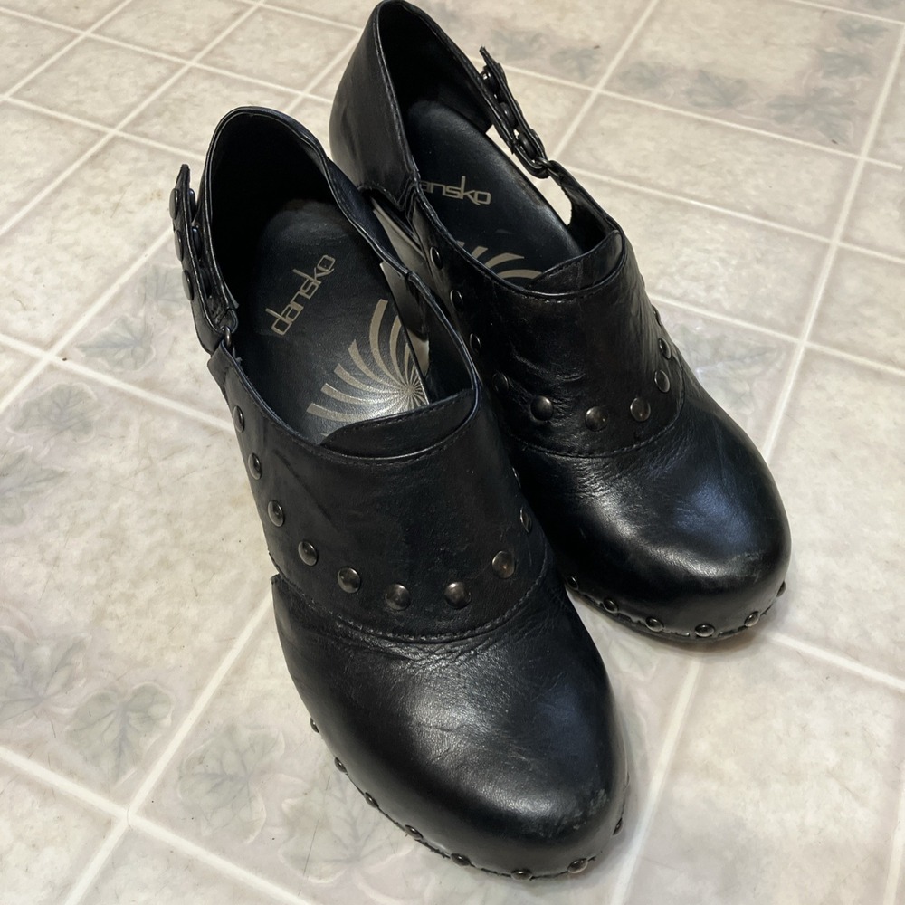 Dansko Ryder Black Leather Studded Heel Clogs Women's Size‎ 8.5 39 2 3/4" heel